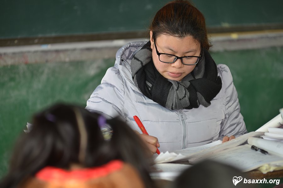 让爱成长-梁铜村小学爱心助学活动