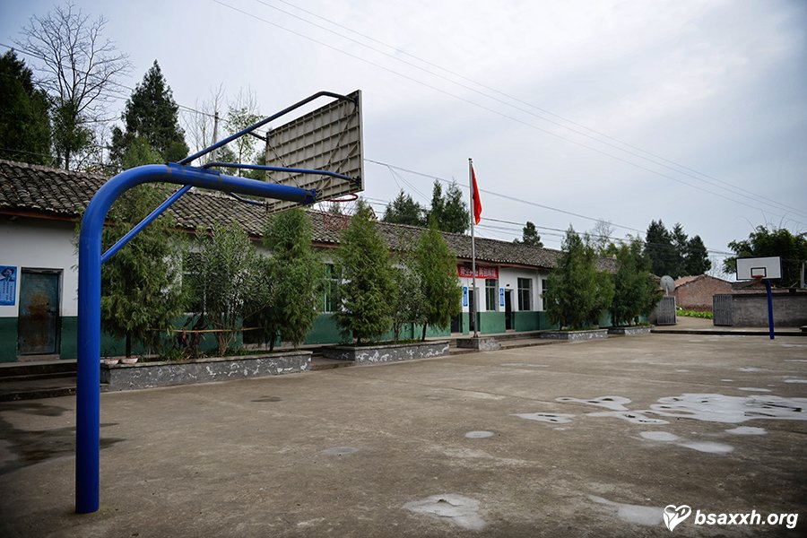 让爱成长-梁铜村小学爱心助学活动