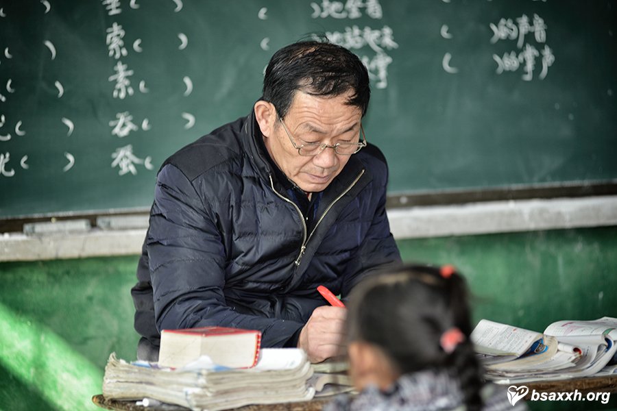 让爱成长-梁铜村小学爱心助学活动
