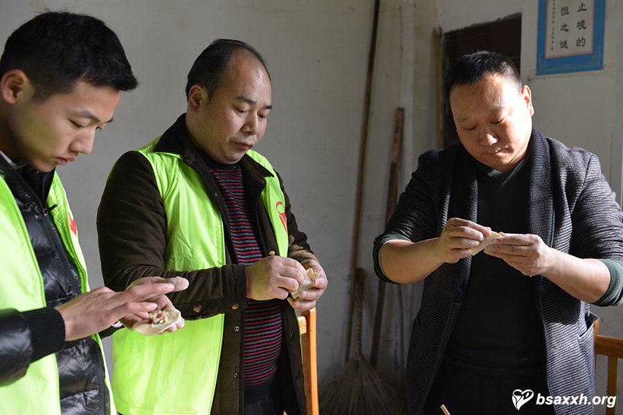 让爱成长-梁铜村小学爱心助学活动