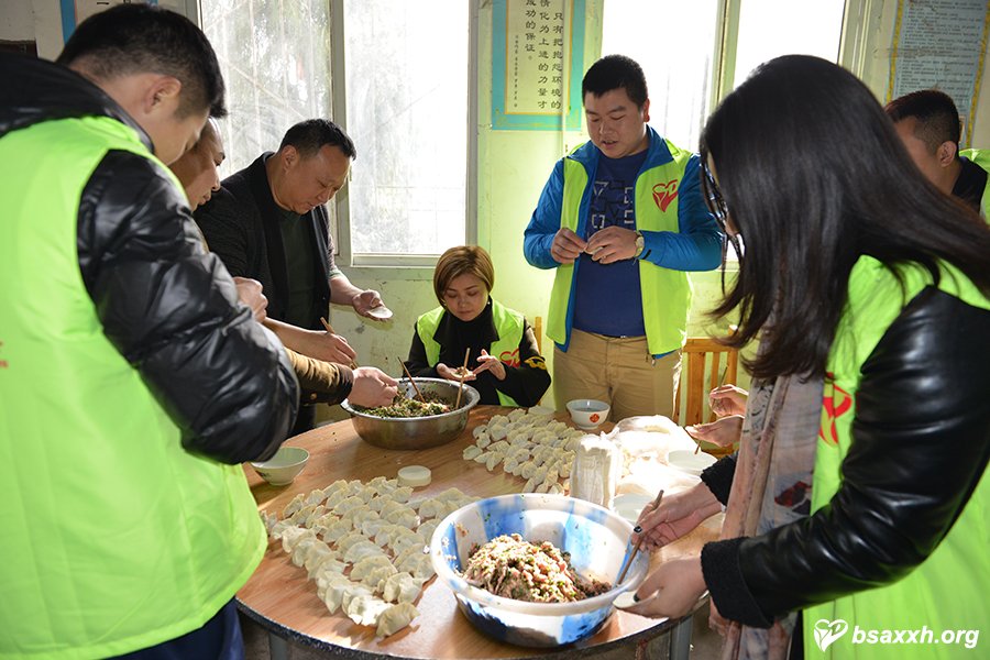 让爱成长-梁铜村小学爱心助学活动