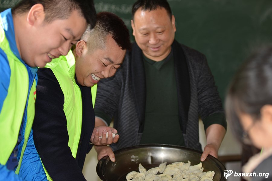 让爱成长-梁铜村小学爱心助学活动