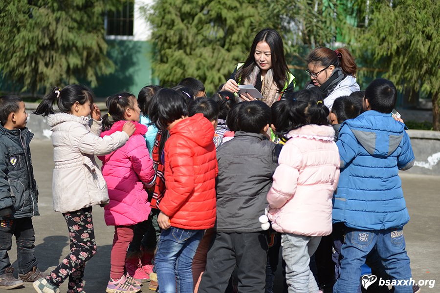 让爱成长-梁铜村小学爱心助学活动