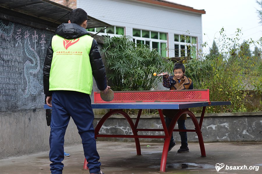 让爱成长-梁铜村小学爱心助学活动