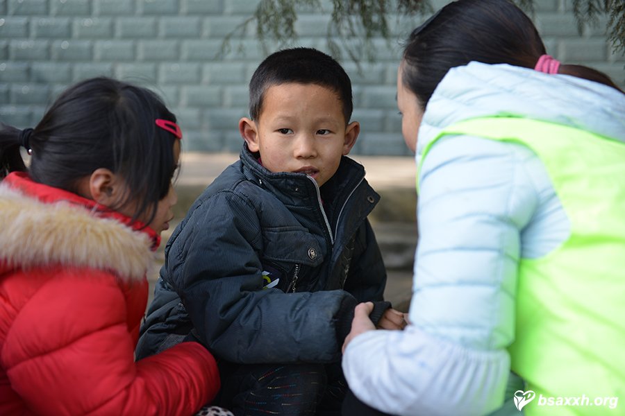 让爱成长-梁铜村小学爱心助学活动