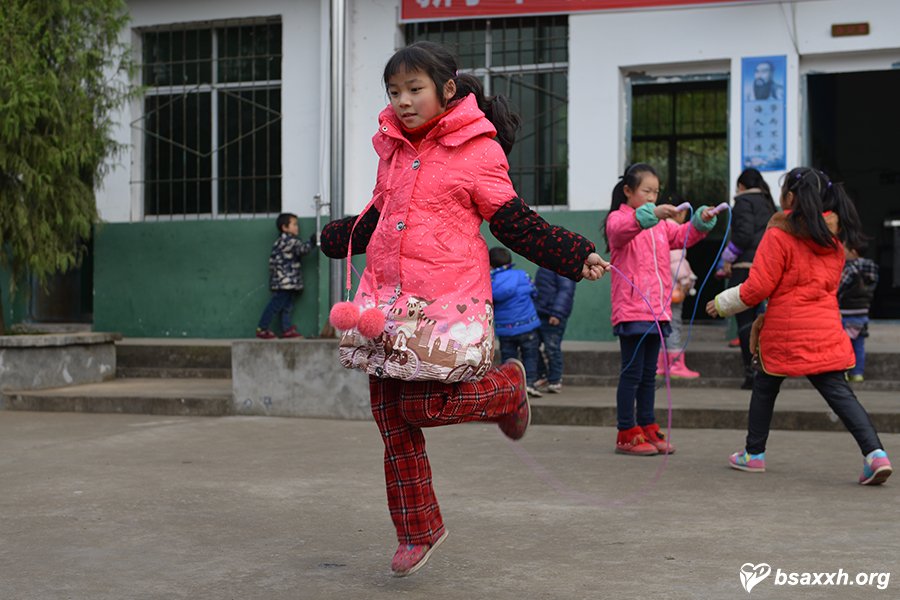 让爱成长-梁铜村小学爱心助学活动