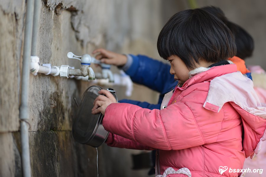 让爱成长-梁铜村小学爱心助学活动
