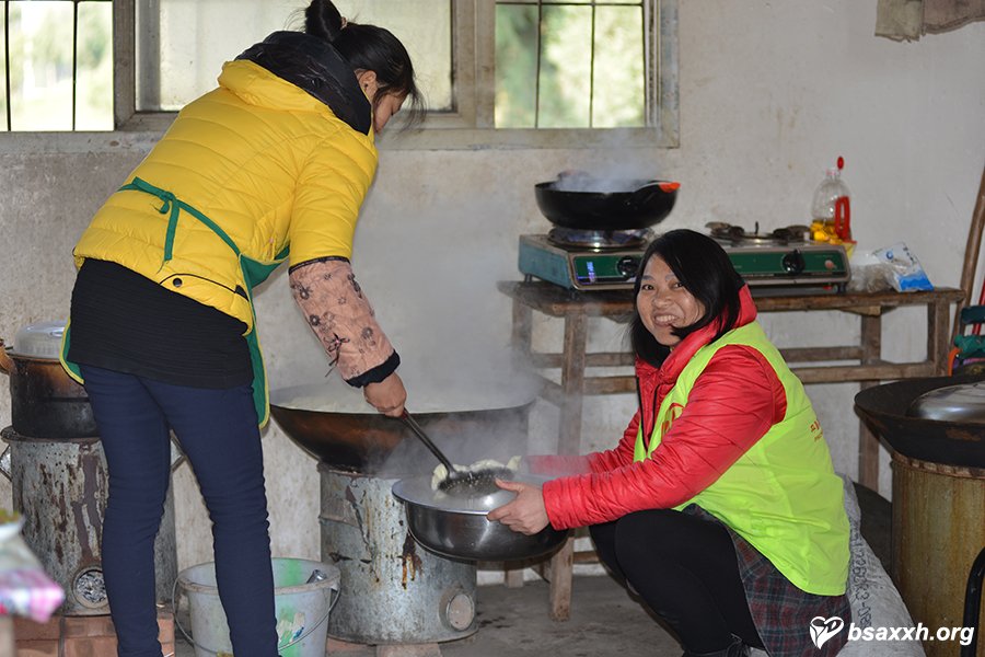 让爱成长-梁铜村小学爱心助学活动