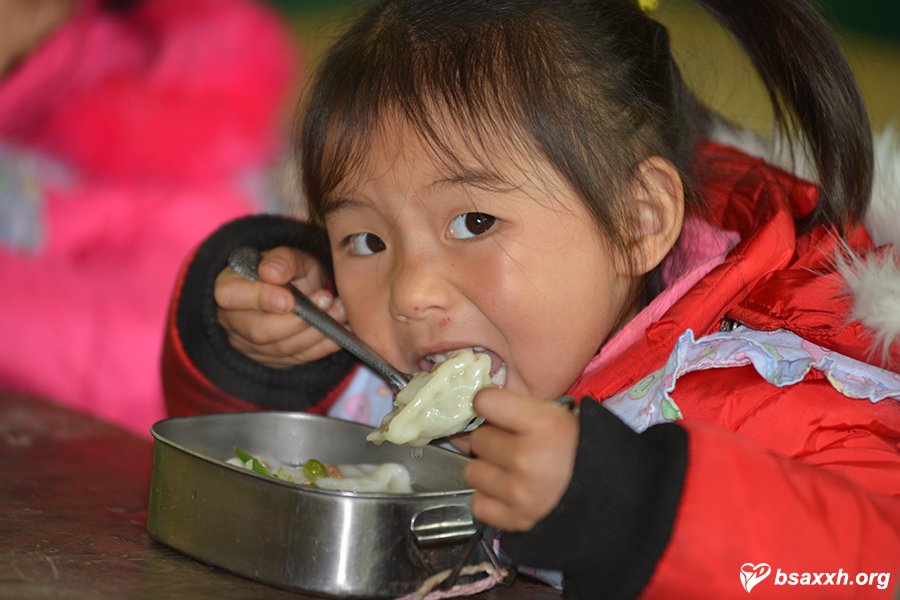 让爱成长-梁铜村小学爱心助学活动