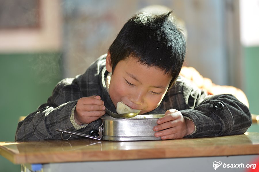 让爱成长-梁铜村小学爱心助学活动