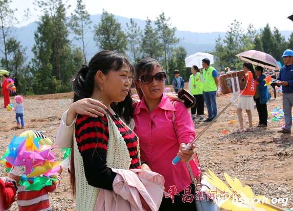 爱在青凤 情定花海-第二届巴山芍药花节志愿服务